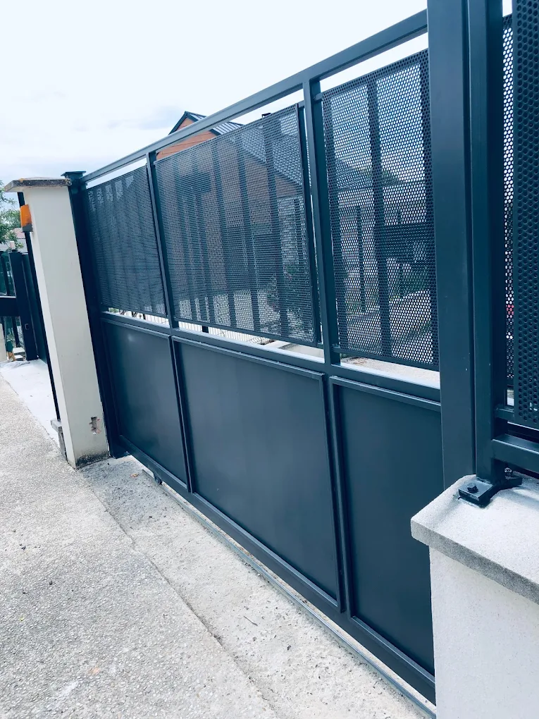 Portail moderne en aluminium